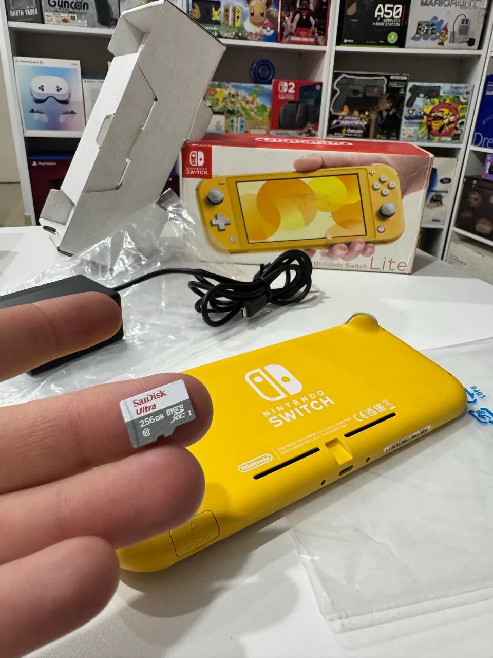Vendo Nintendo Switch Lite Amarelo 256Gb Desblo Cheio de jogo