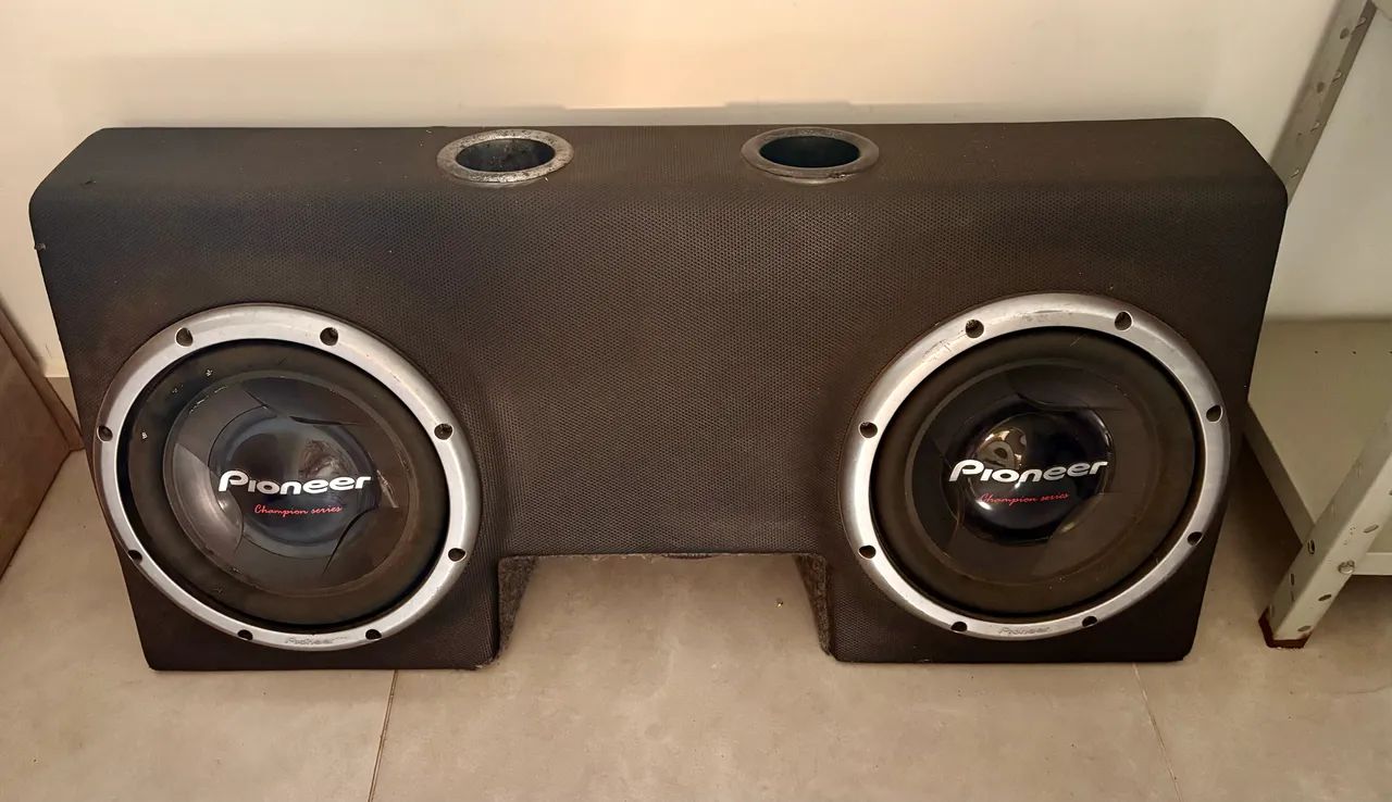 Caixa de som Saveiro Pionner interna! Atrás bancos! Impecável!