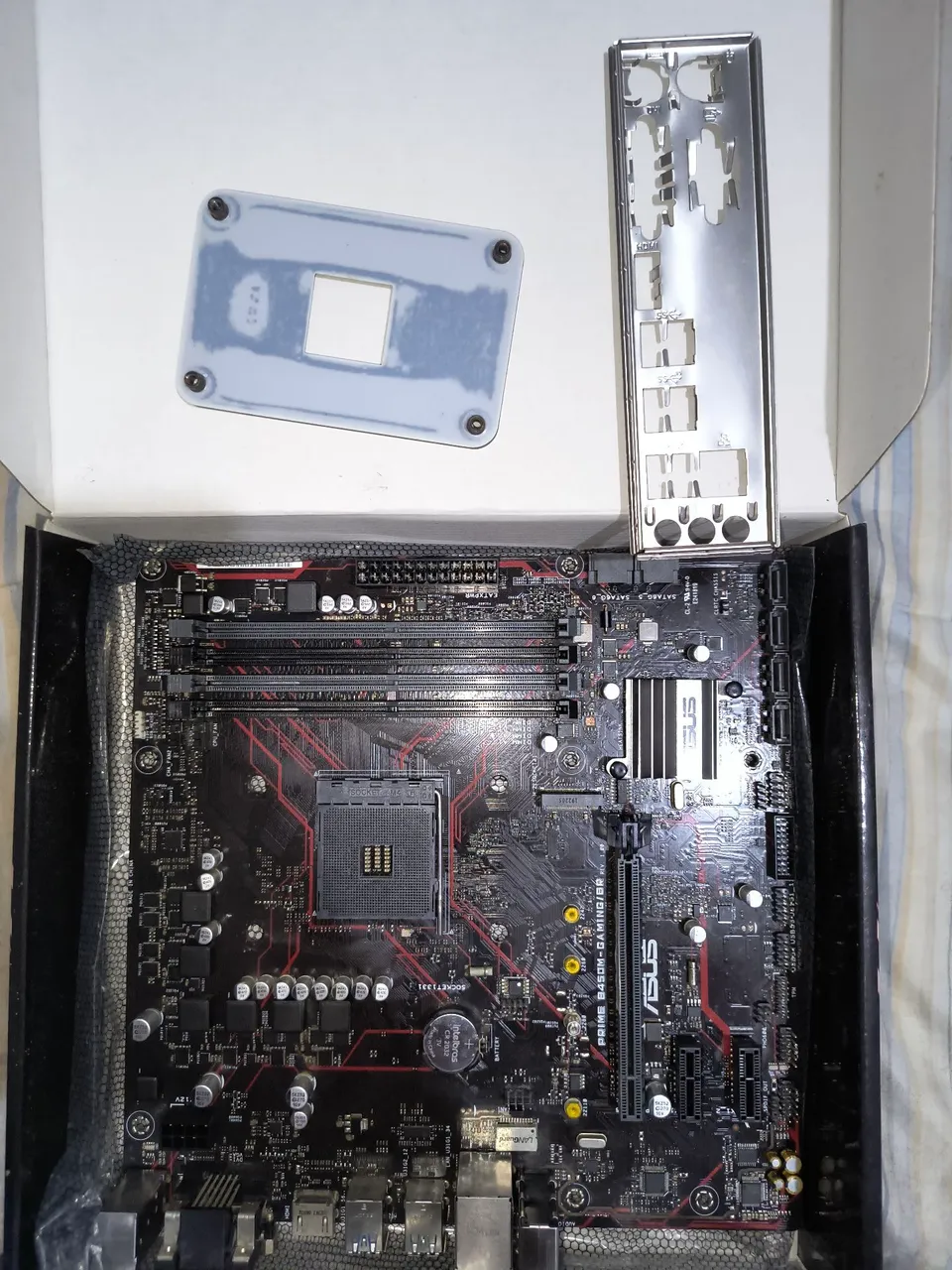 2 Placas-mãe Asus b450m com defeito