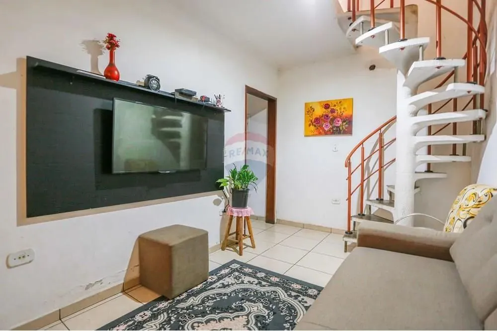 Casa Comercial Wanel Ville - Sobrado, 2 kitnets e salão comercial na Avenida Elias Maluf