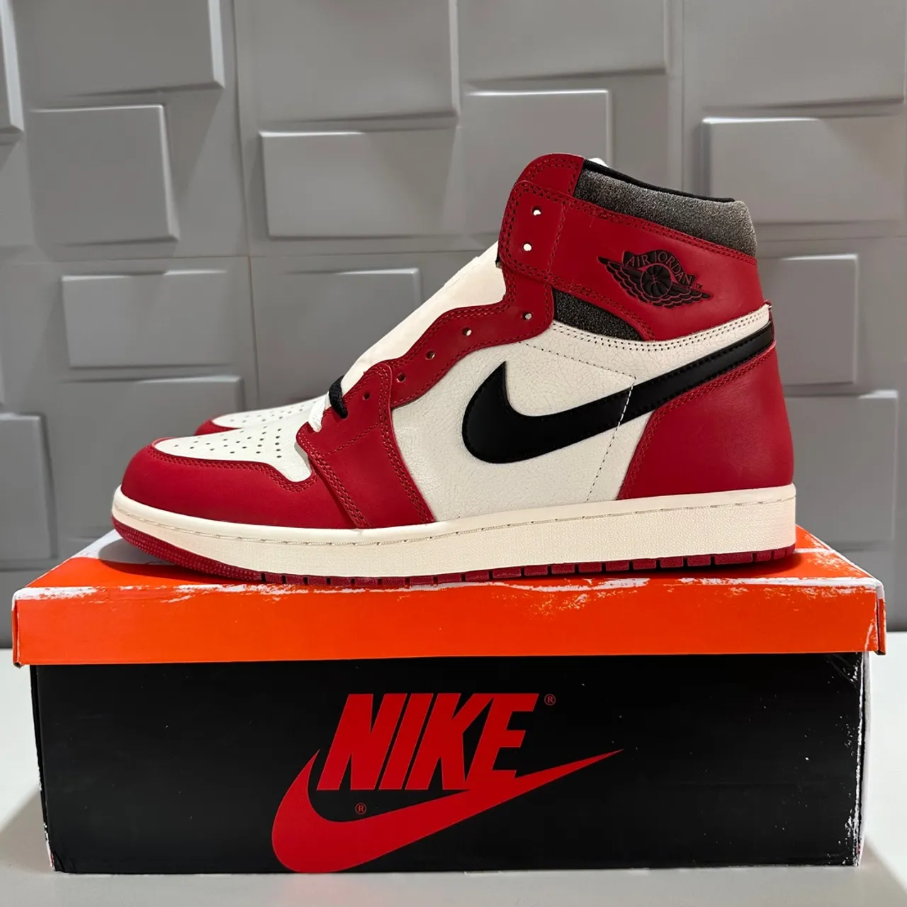 Air Jordan 1 Retro High Chicago Lost And Found 44