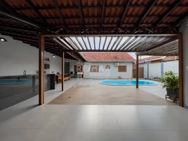 Casa Com 5 Quartos | Piscina | Próximo a UNISAPIENS | Apta a financiamento