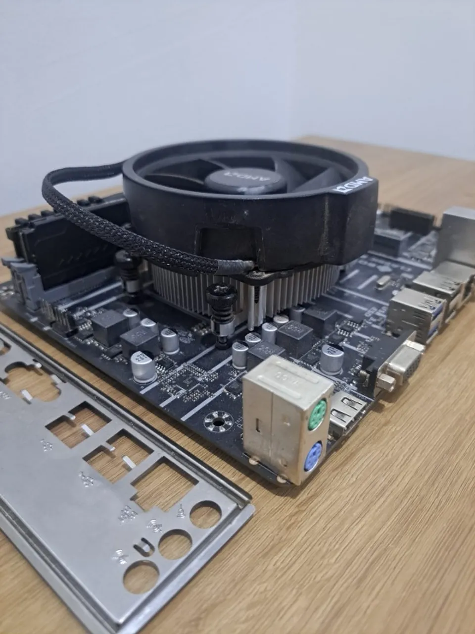 KIT RYZEN 5 2600 + B450M + 2X8GB
