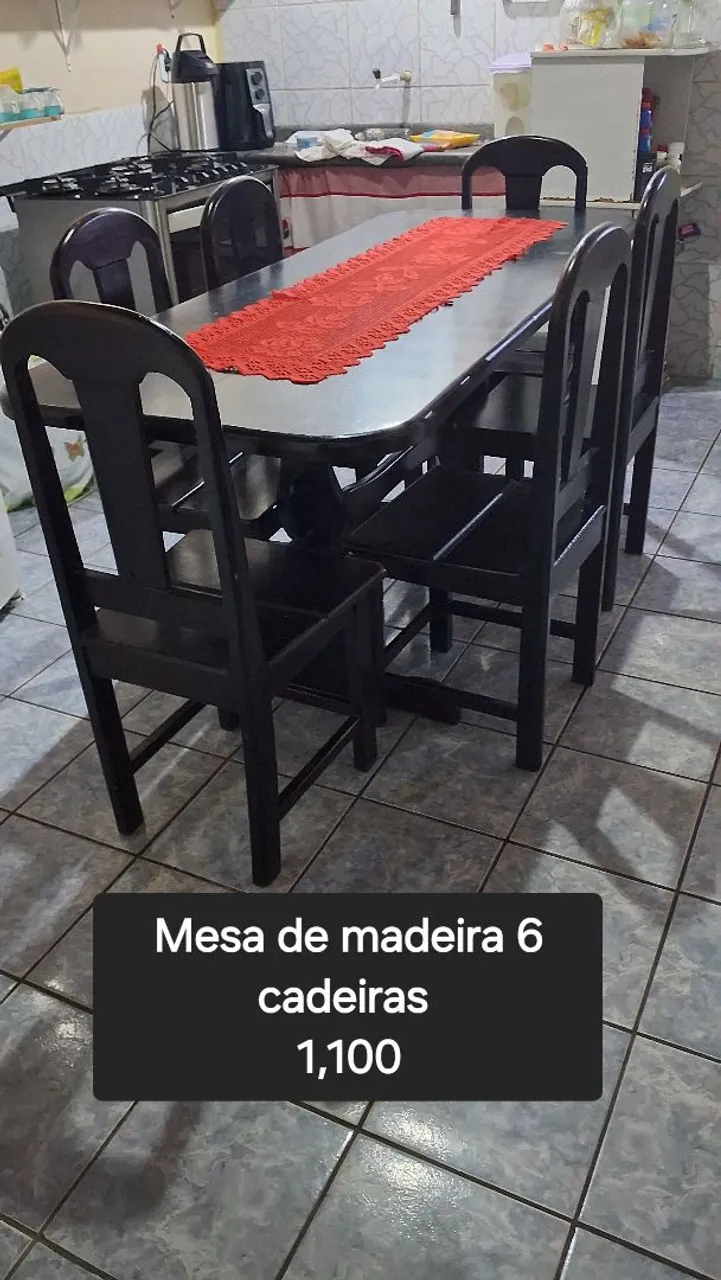 Mesa de madeira com 6 cadeiras - R$1.100