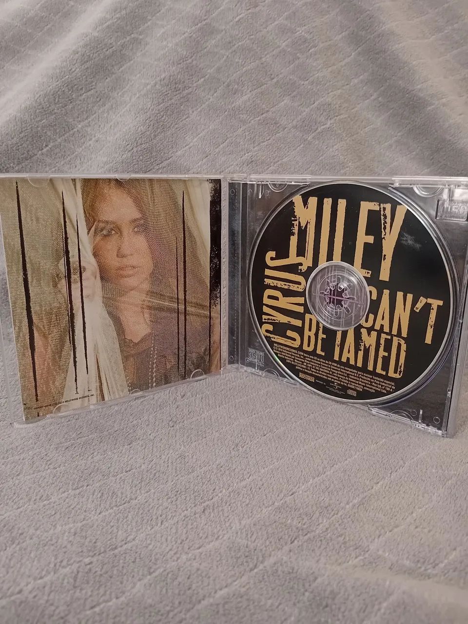 CD Miley Cyrus - Can't Be Tamed - Foto 2