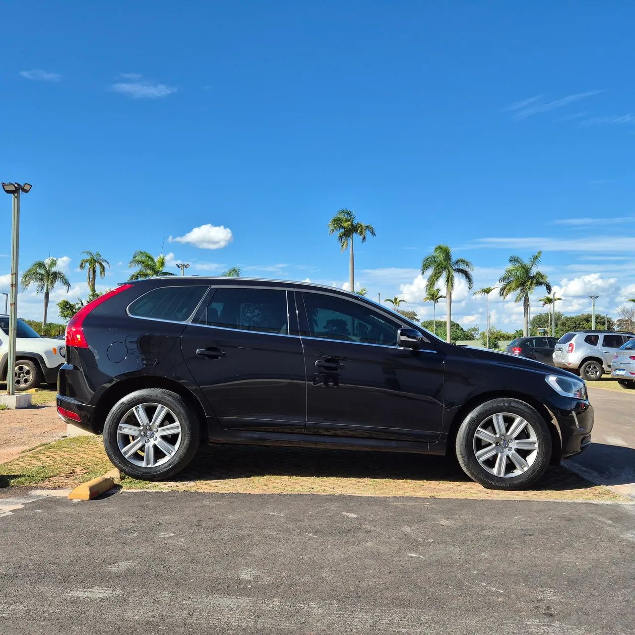 Volvo XC60 T5 KINETIC 2.0 245cv FWD 2016/2017 - Foto 3