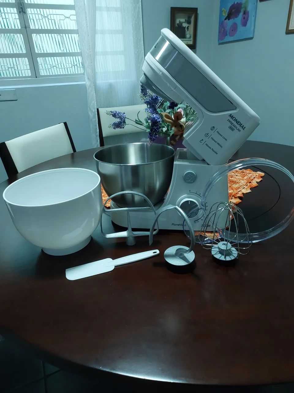 Batedeira Planetária Mondial Premium 700W - 4,5 Litros - Foto 3