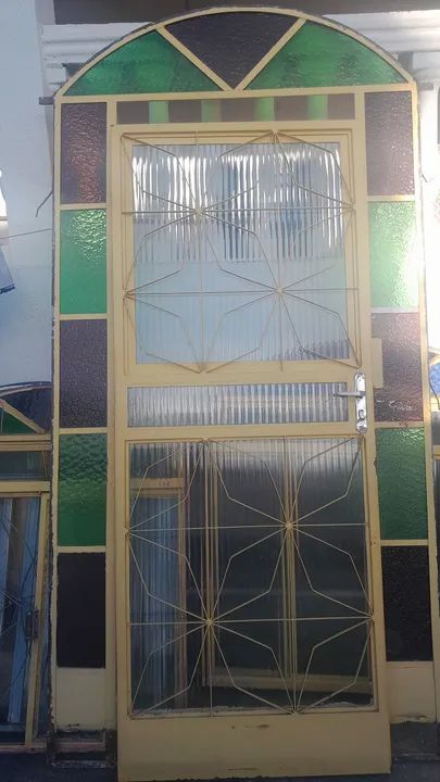 Porta de  com vidro em bom estado. - Foto 2