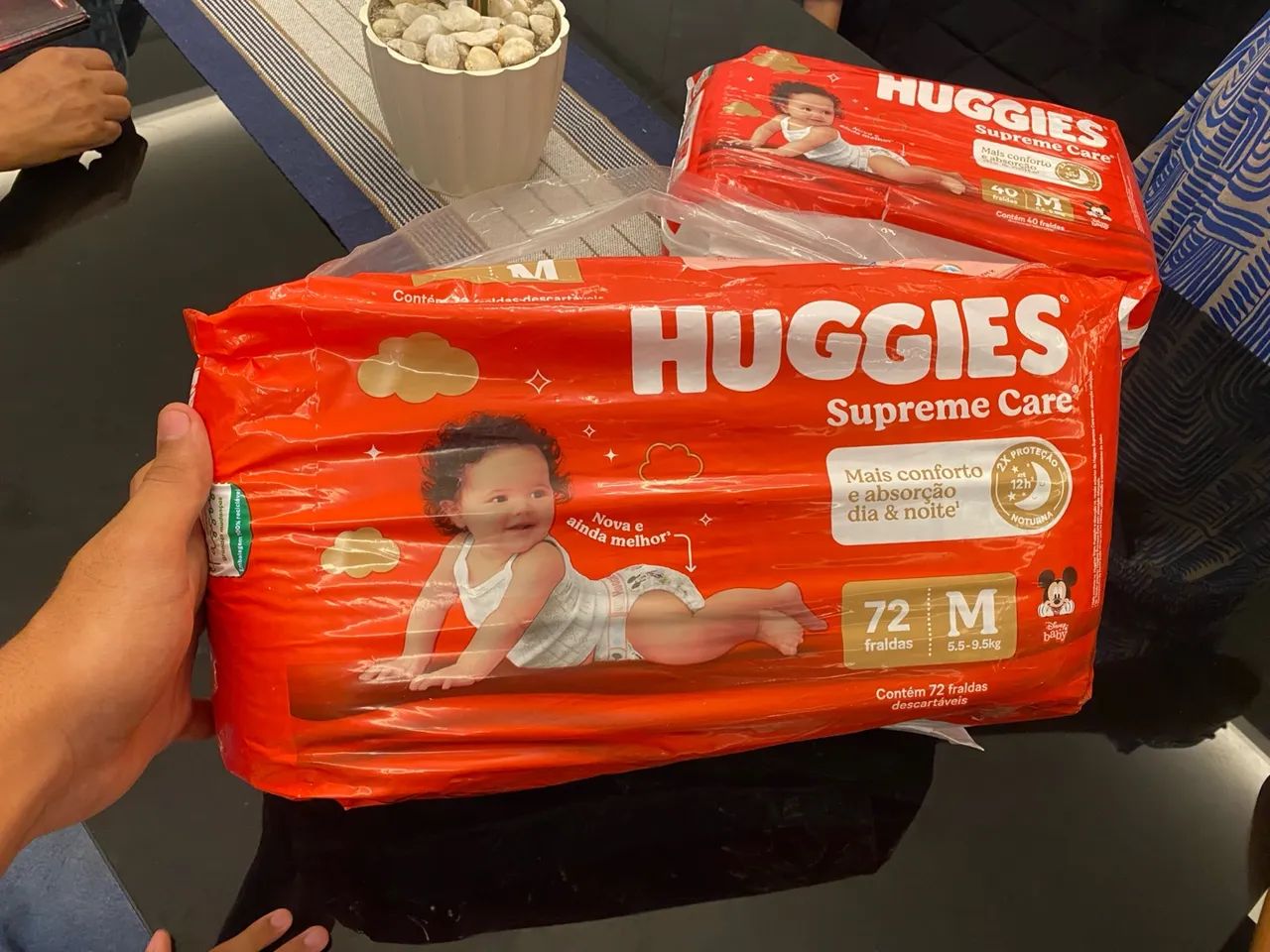 Fraldas Huggies Supreme Care tamanho M - Pacote com 72 unidades - Foto 2