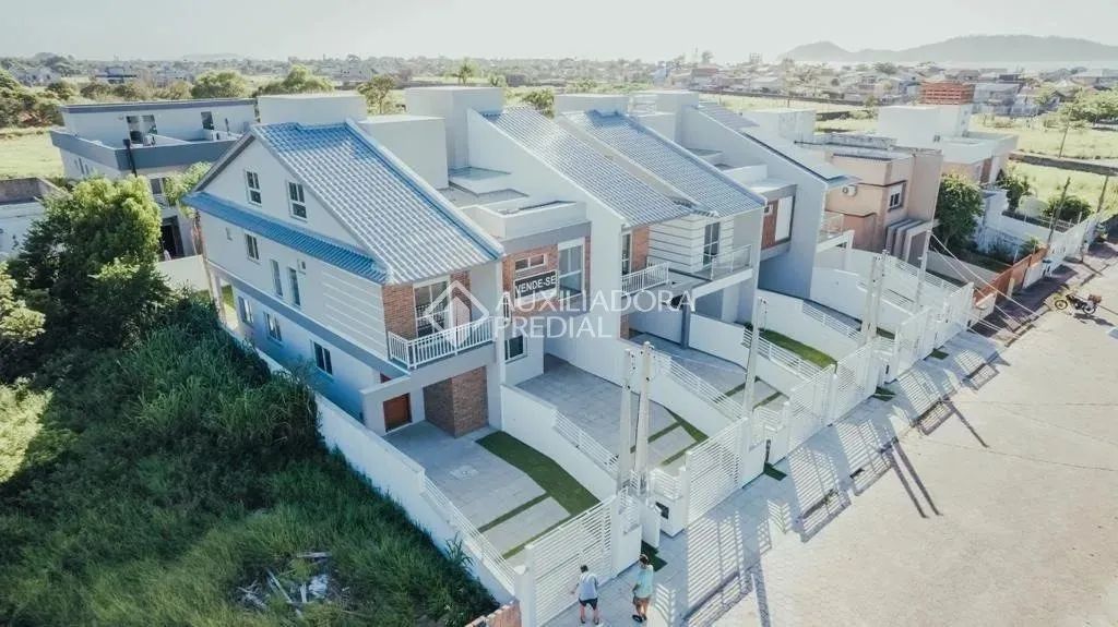 Casa nova de 3 dormitórios no campeche a 200m do mar e com vista para os morros - Foto 2