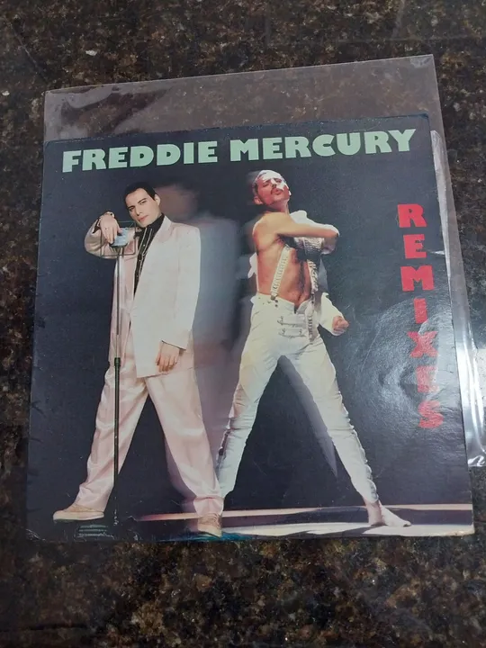 CAPA do Disco Vinil Freddie Mercury - Remixes (O disco está Empenado)