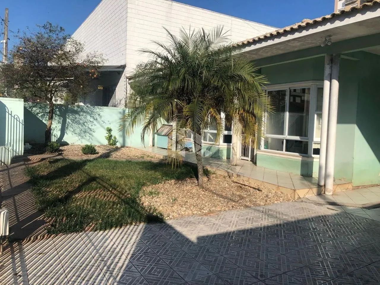 CASA AMPLA COM 3 QUARTOS SENDO 1 SUÍTE E 2 VAGAS NO ABRAÃO FLORIANÓPOLIS - Foto 2
