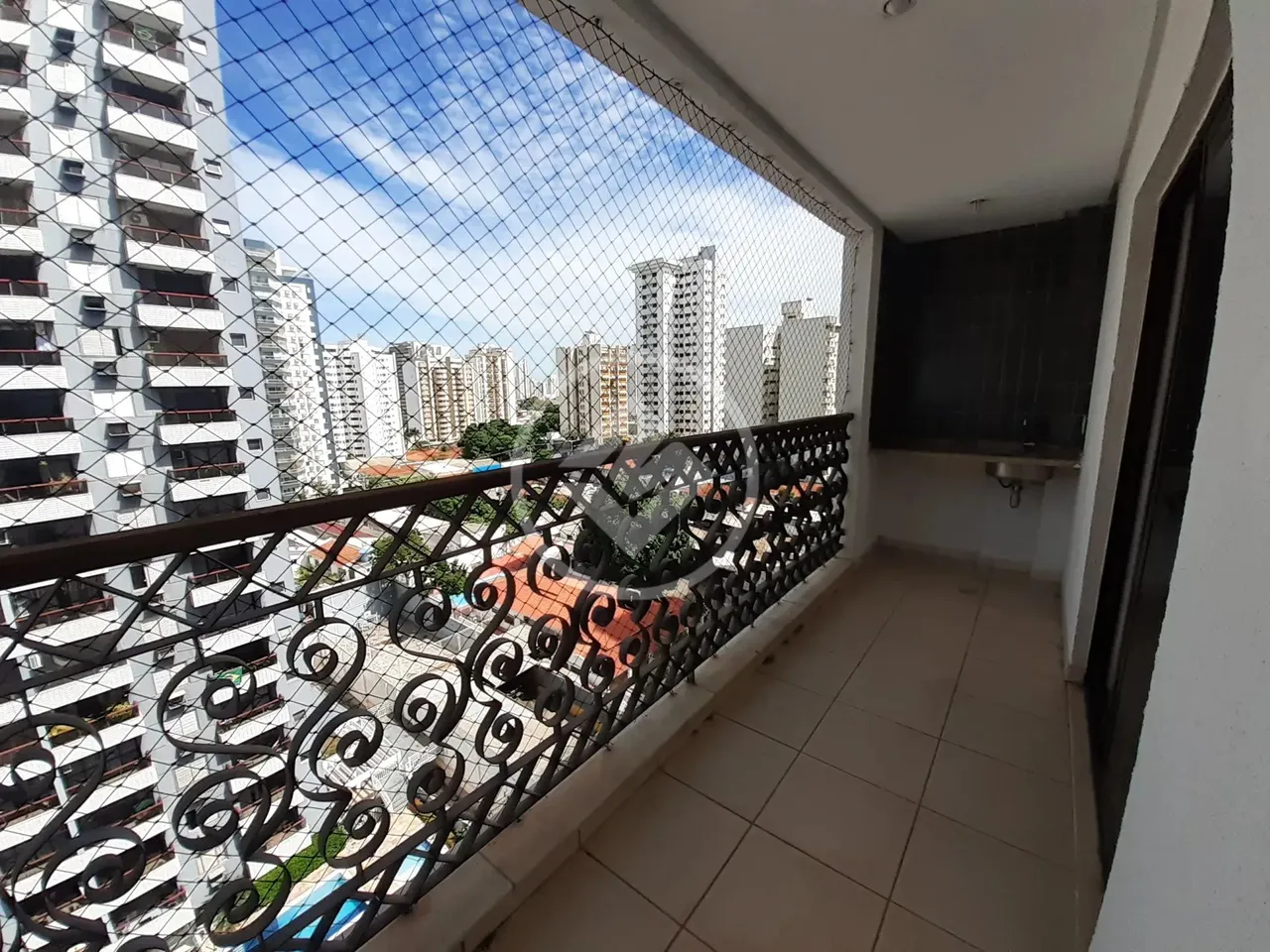 Apartamento três quartos (1 suíte) com sacada Bairro Popular Cuiabá MT R$680.000,00 codigo
