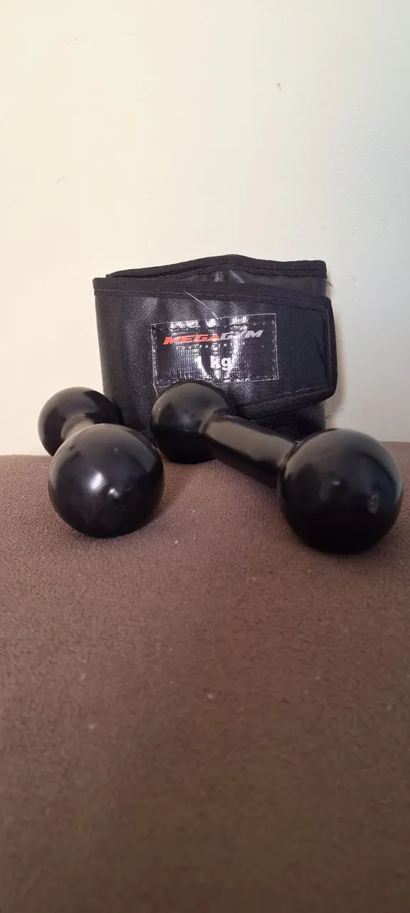 1 par de halteres e 1 caneleira Mega Gym 1kg