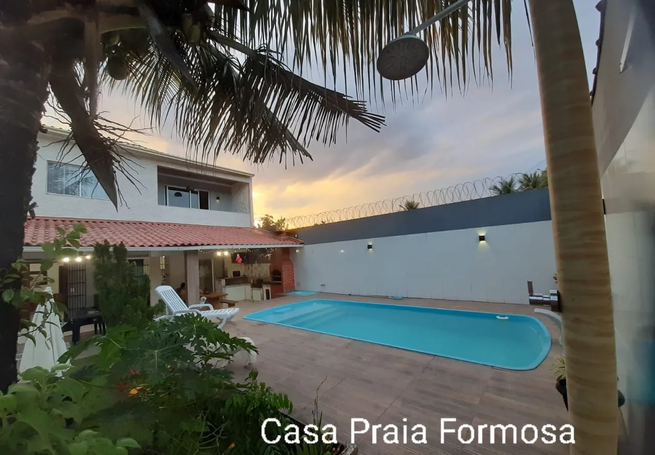 Casa de Praia com Piscina e Churrasqueira