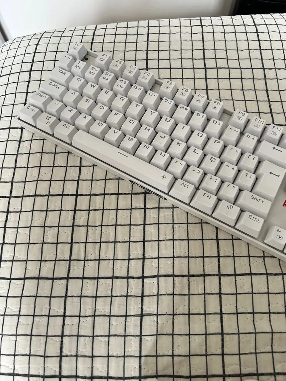 TECLADO MECÂNICO KUMARA PRO RGB WIRELESS E BLUETOOTH BRANCO - Foto 4