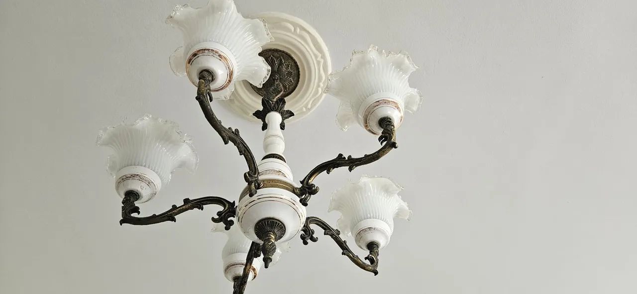 Lustre Clássico com Cúpulas de Vidro - Foto 2