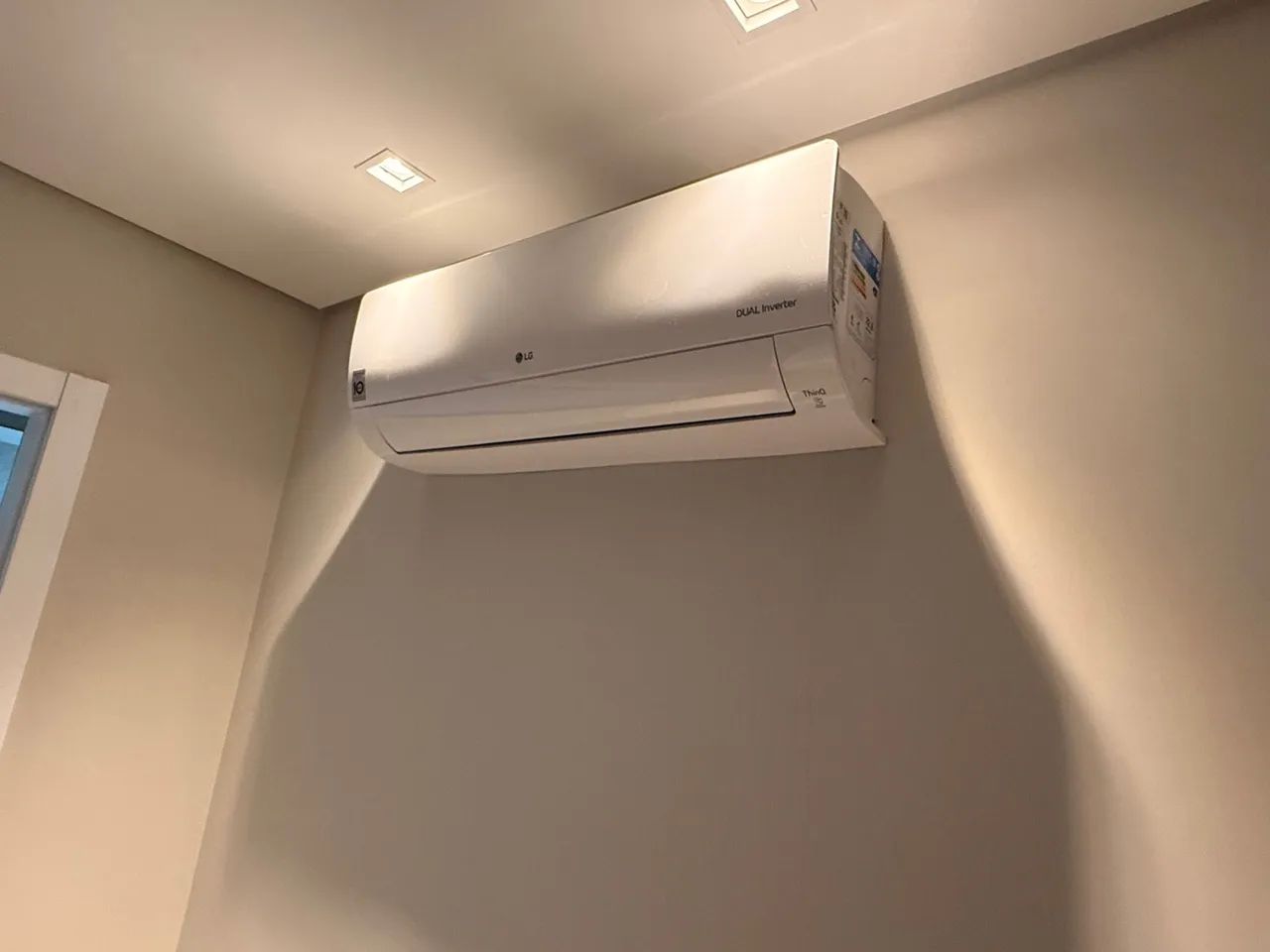 Dois (02) Ares Condicionado LG Dual Inverter 12000 e 18000 BTUs - Foto 2