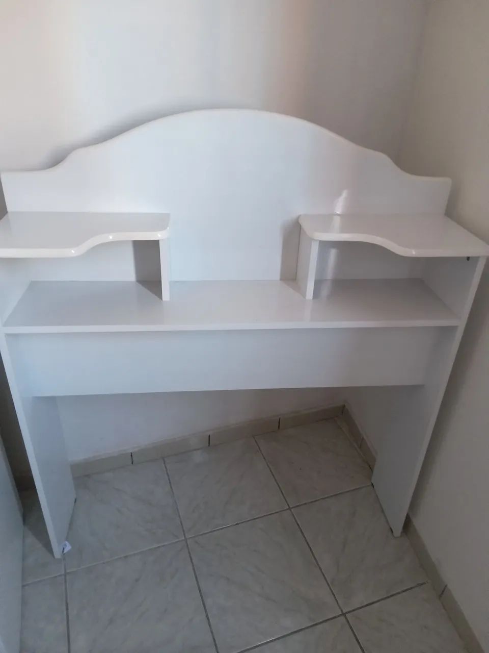 Cabeceira de Cama Branca com Prateleiras - Foto 3