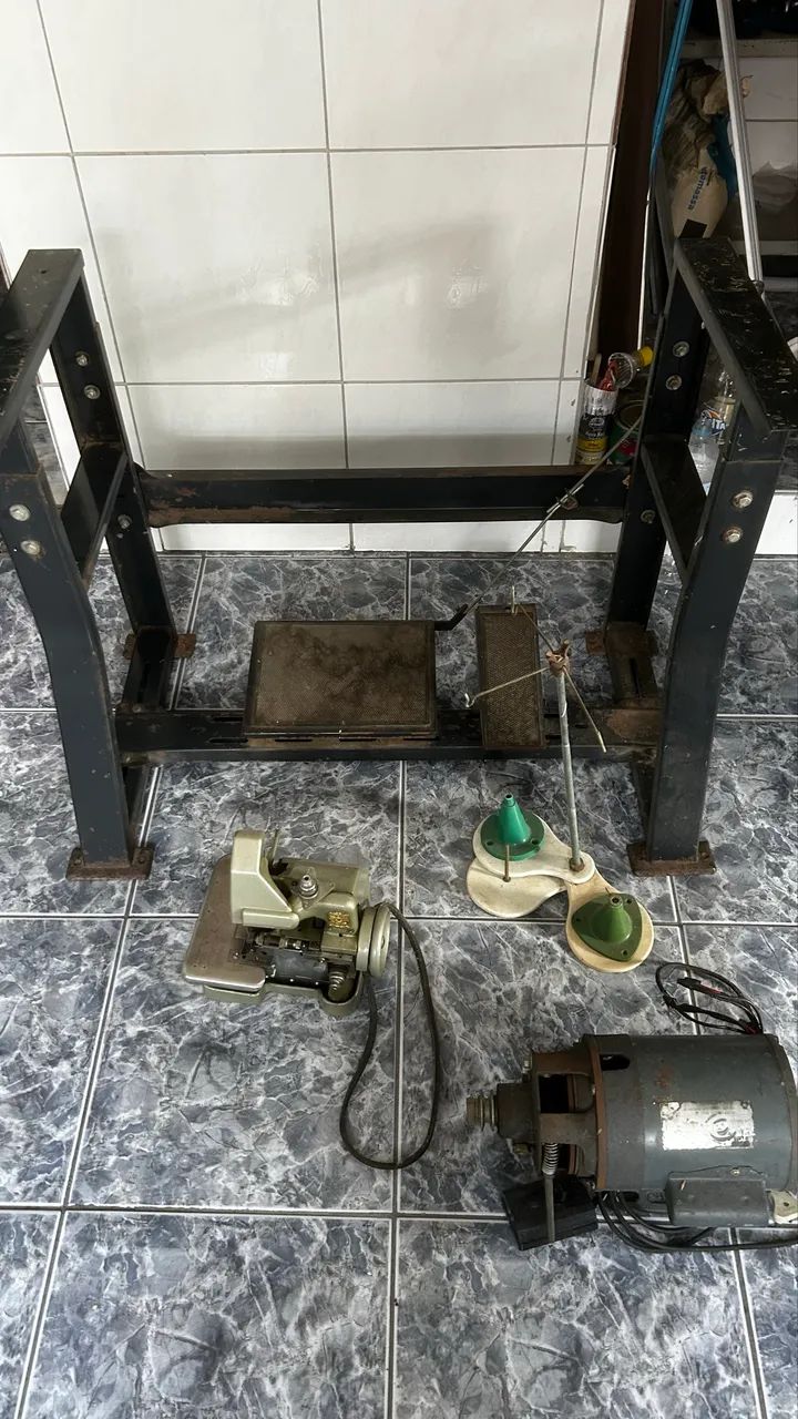 Máquina de overloque 