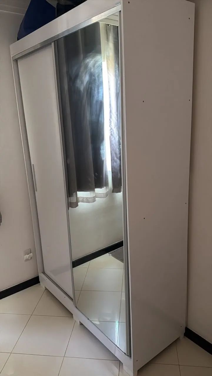 Guarda-roupa seminovo 