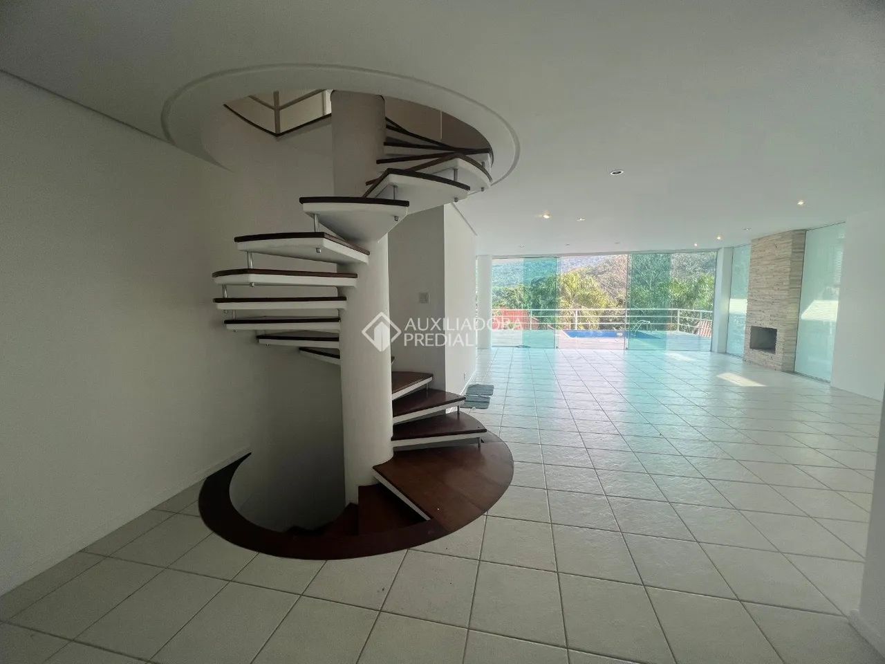 Casa no Jd. Saulo Ramos Canto da Lagoa da Conceição - Florianópolis - Foto 2