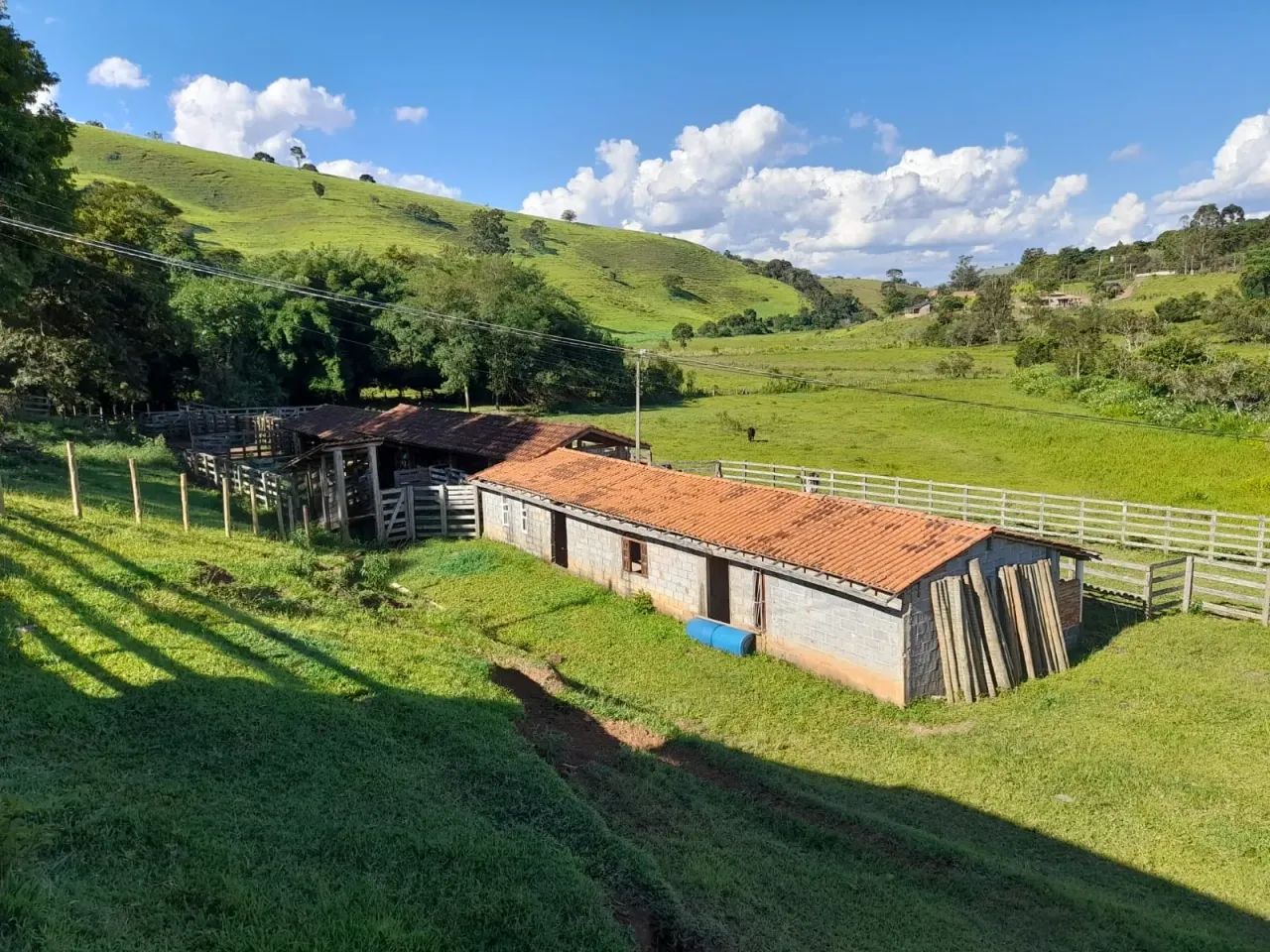 Terreno com 20 alqueires- Cambuí - MG