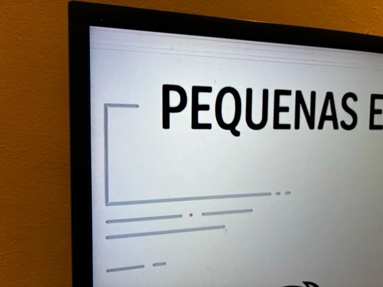Smart TV Samsung 55 4K RU7100 com defeito na tela - Foto 2