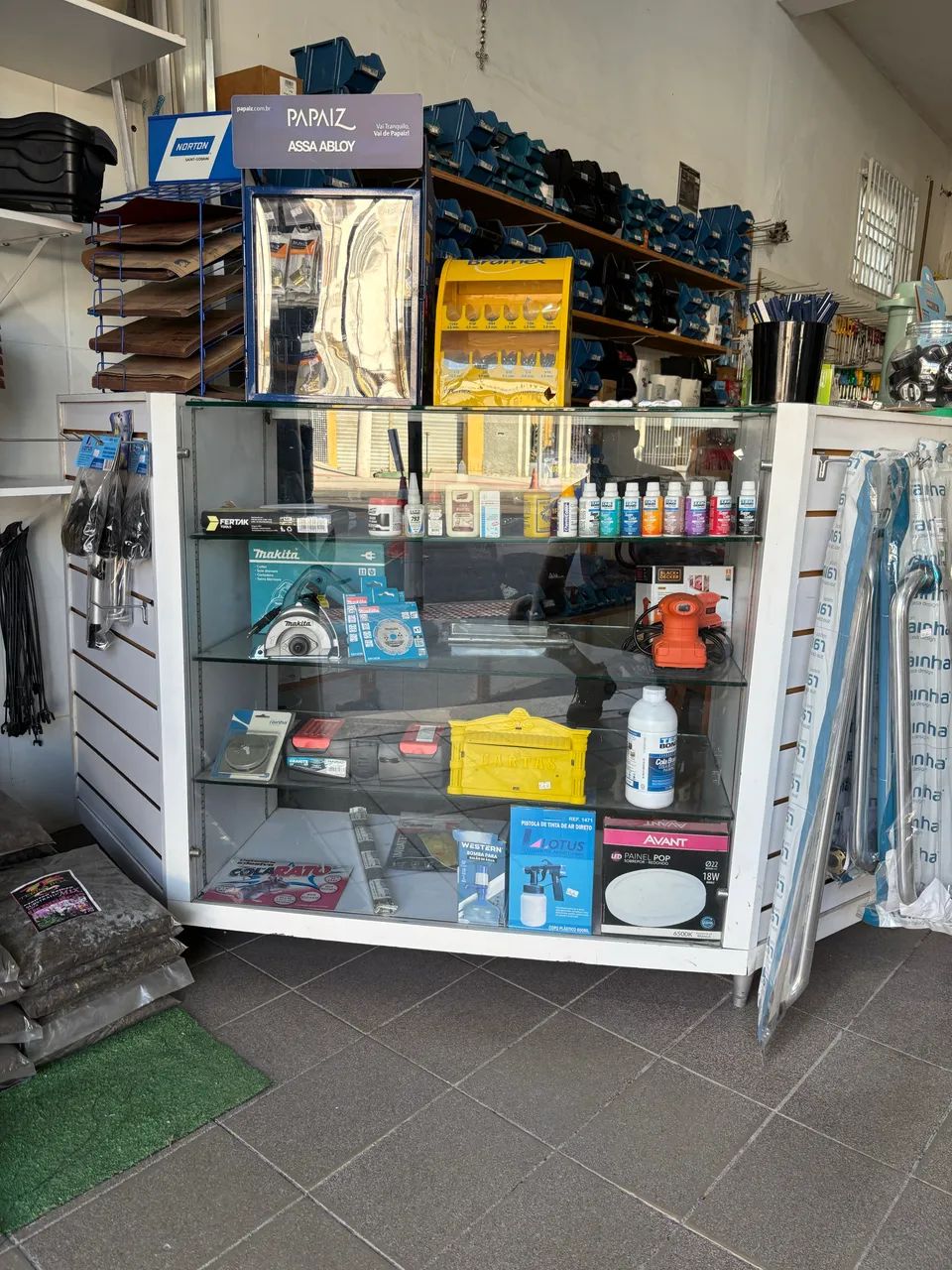 BALCÃO COM VITRINE - Foto 5