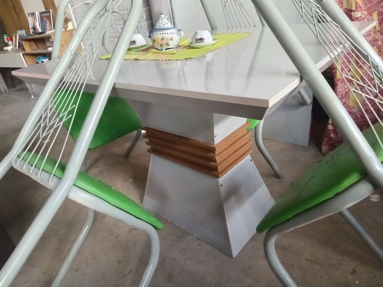 Mesa 4 cadeiras design ripado  - Foto 2