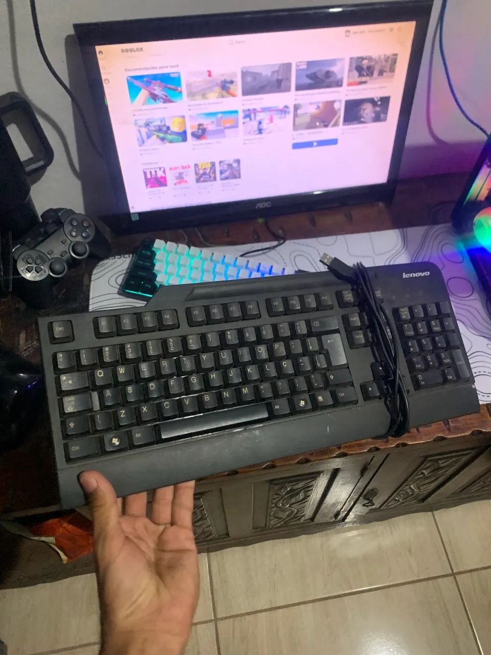 3 teclados e 3 mouses para escritório