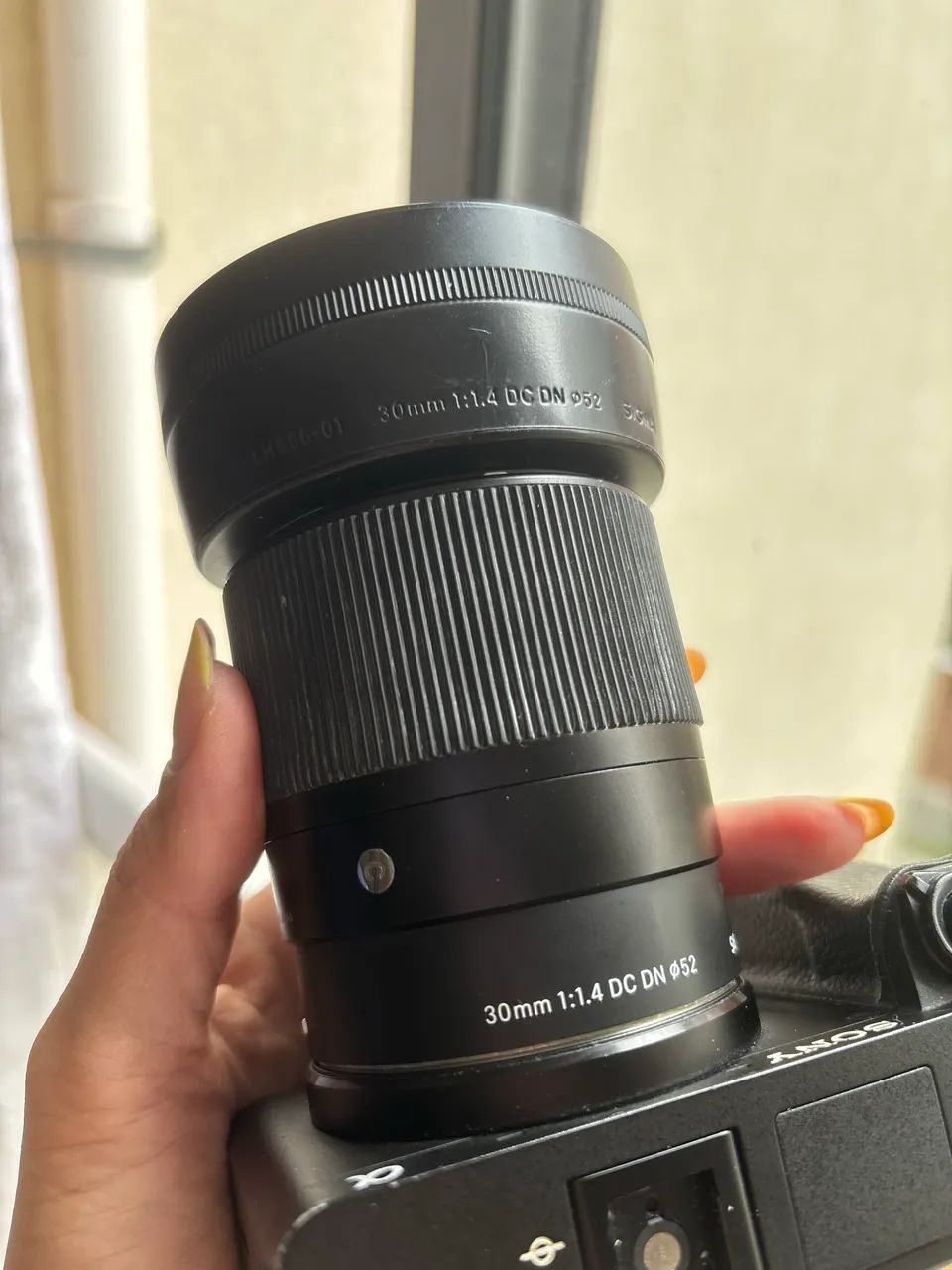 Câmera Sony a6400 + lente 30mm 1.4 - Foto 5