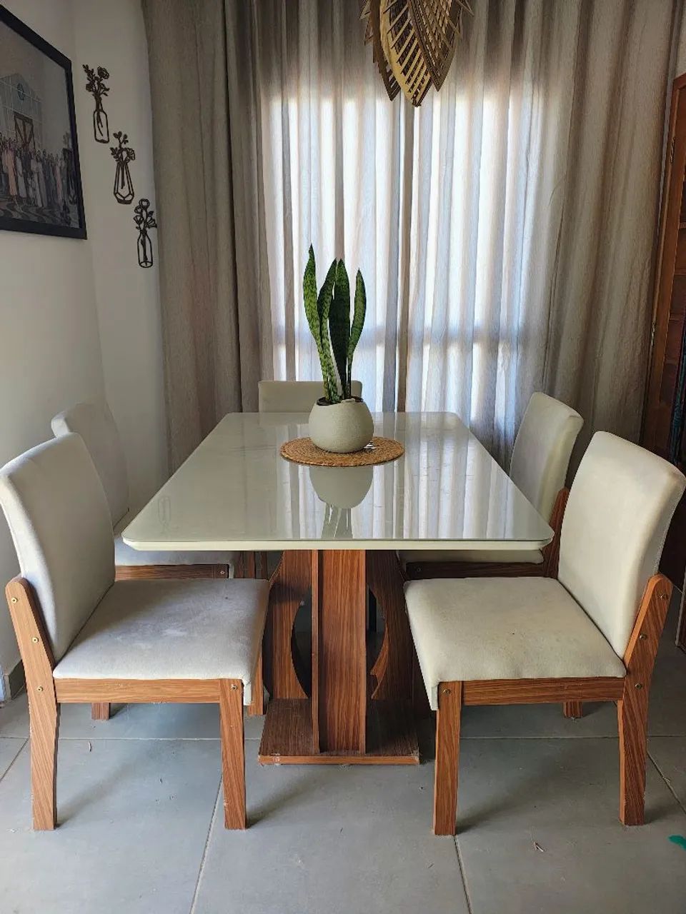 Mesa e 6 Cadeiras 