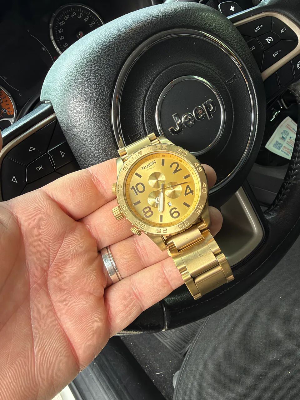 Relógio Nixon 51-30 gold
