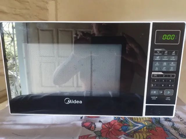 Micro-ondas 20L midea.