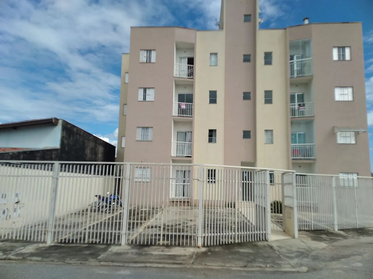 Foto - Pindamonhangaba - Conjunto Habitacional Terra dos Ipês II (Fase I)