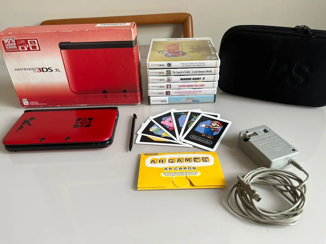 Nintendo 3DS XL + 3 Zeldas, Mario Kart 7, Mario 3D Land, New Super
