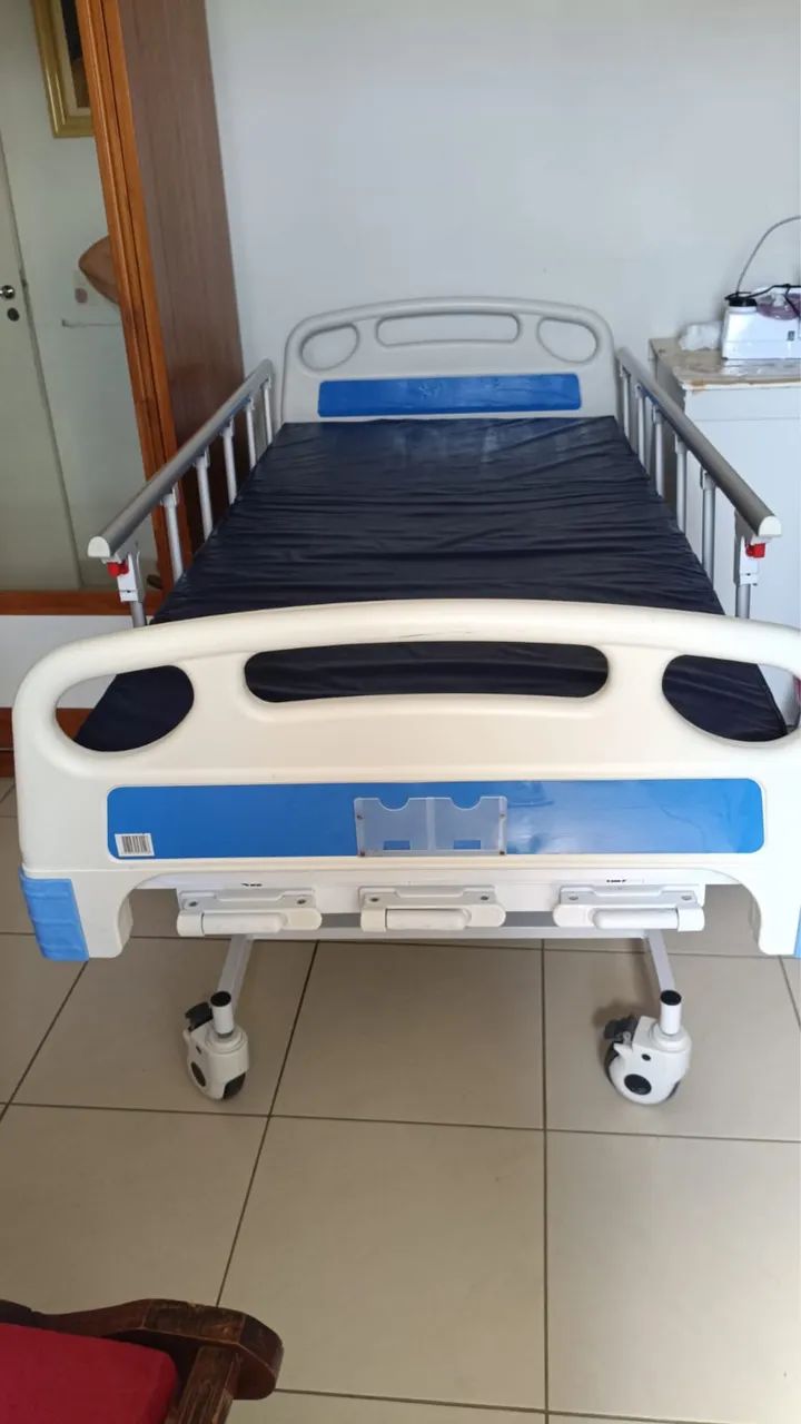 Cama Hospilar com 3 movimentos - Seminova