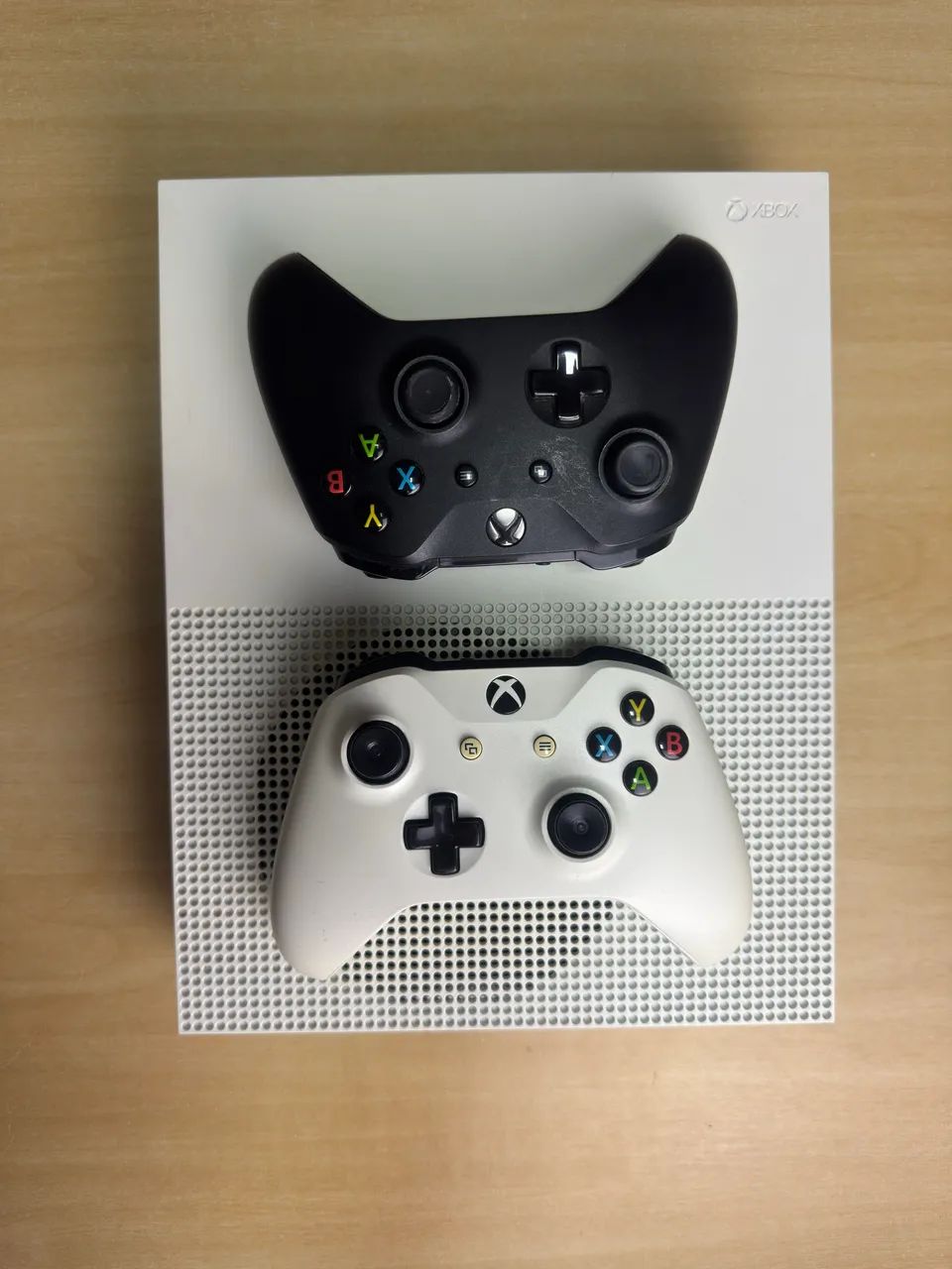Xbox One S 1TB Com 2 Controles! - Foto 4