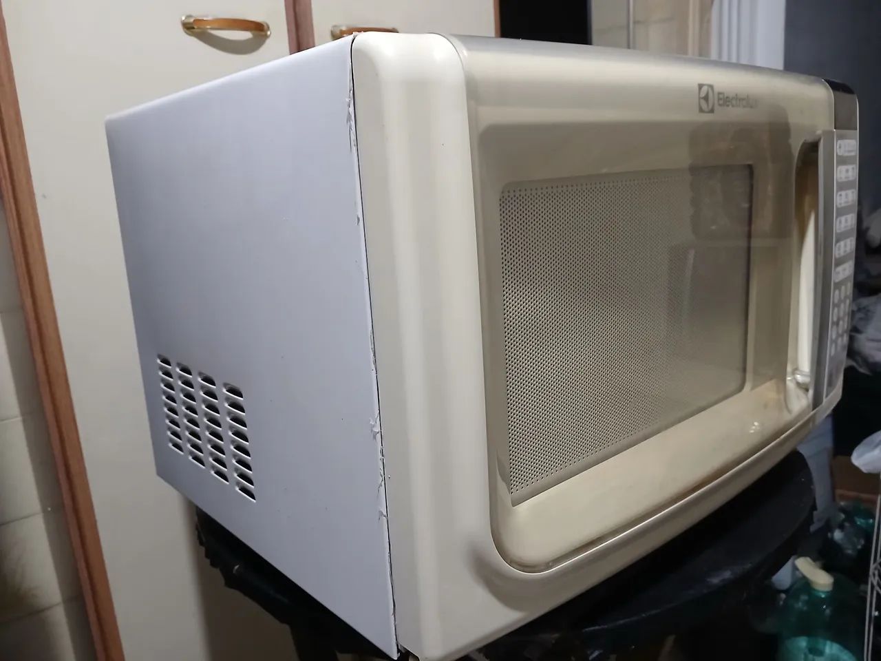 Micro-ondas Electrolux 127V 25L usado  - Foto 4