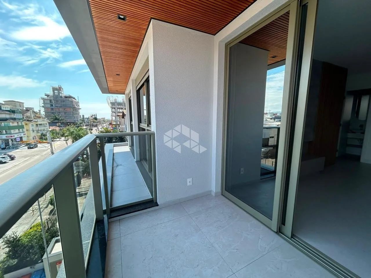 APARTAMENTO SEMI MOBILIADO 2 SUITE COM 2 VAGAS EM JURERRE FLORIANOPOLIS/SC - Foto 4