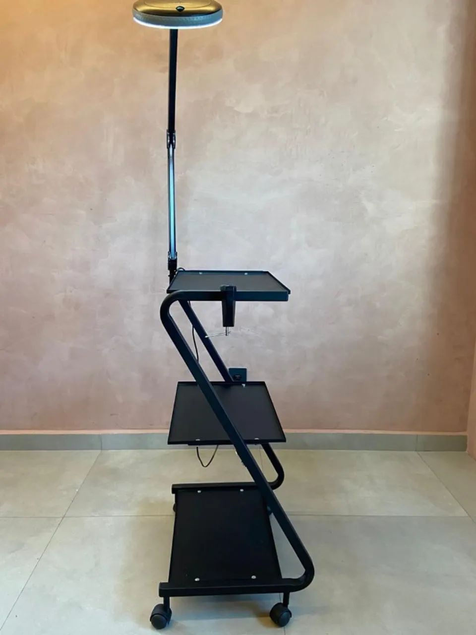 Carrinho auxiliar com lupa e led - Pontual Estética - Foto 2