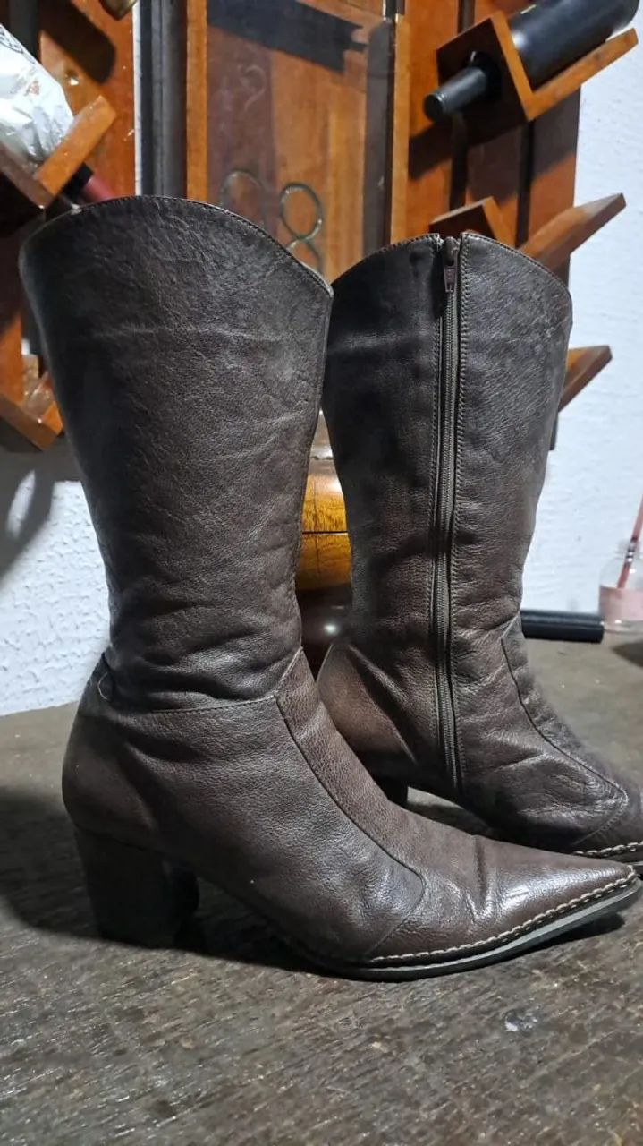 Botas as duas por 100,00  - Foto 3