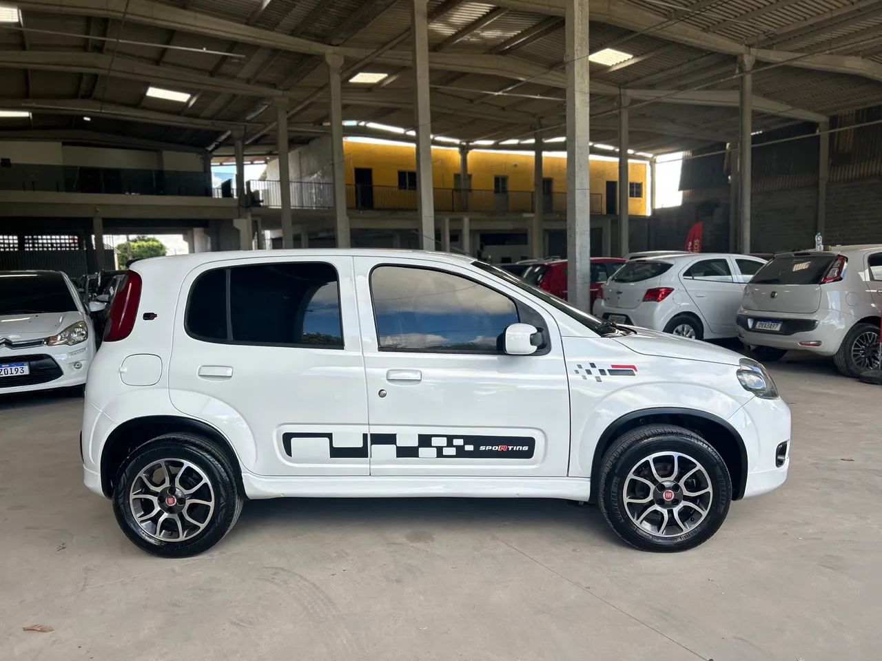 Fiat Uno Sporting 1.4 EVO Fire Flex 8V 4P 2012 - Foto 5