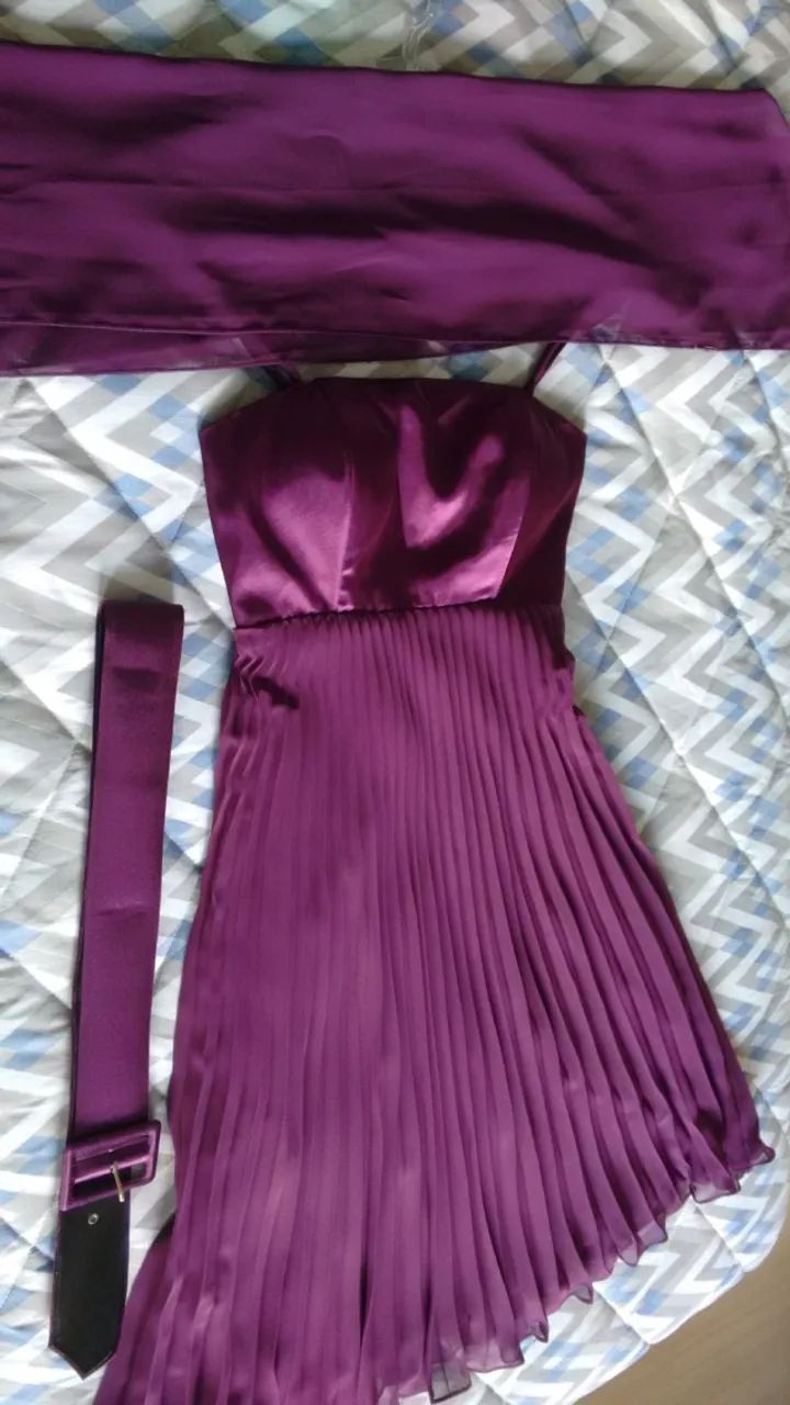 Vestido roxo plissada