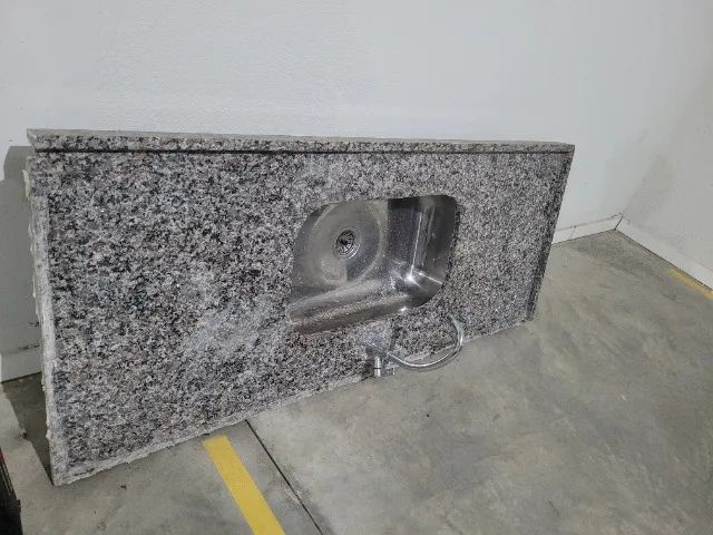 Bancada de pia com torneira e tanque - Foto 4