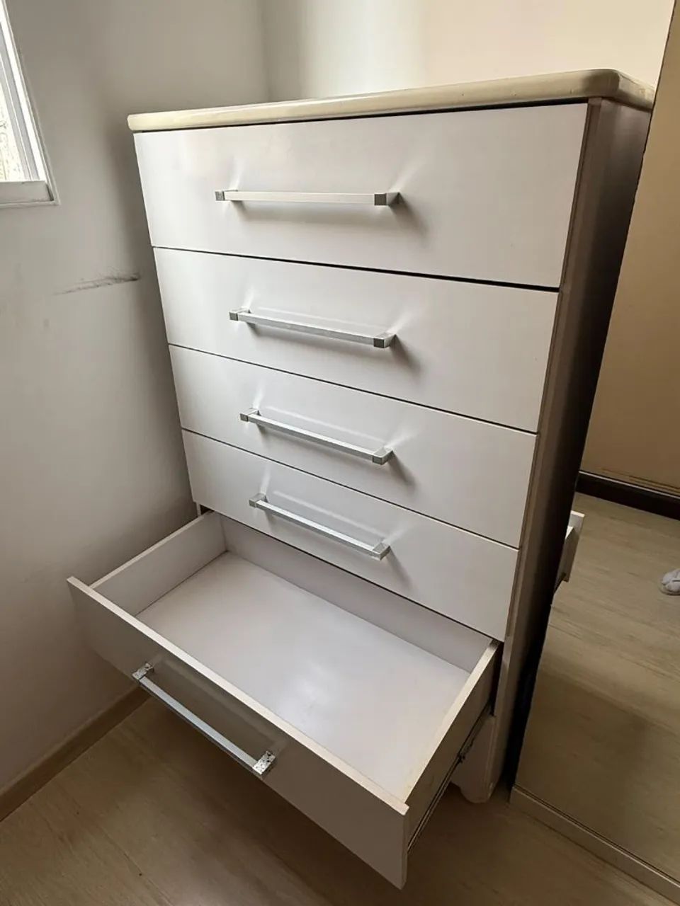 Cômoda branca usada com 6 gavetas - Foto 3