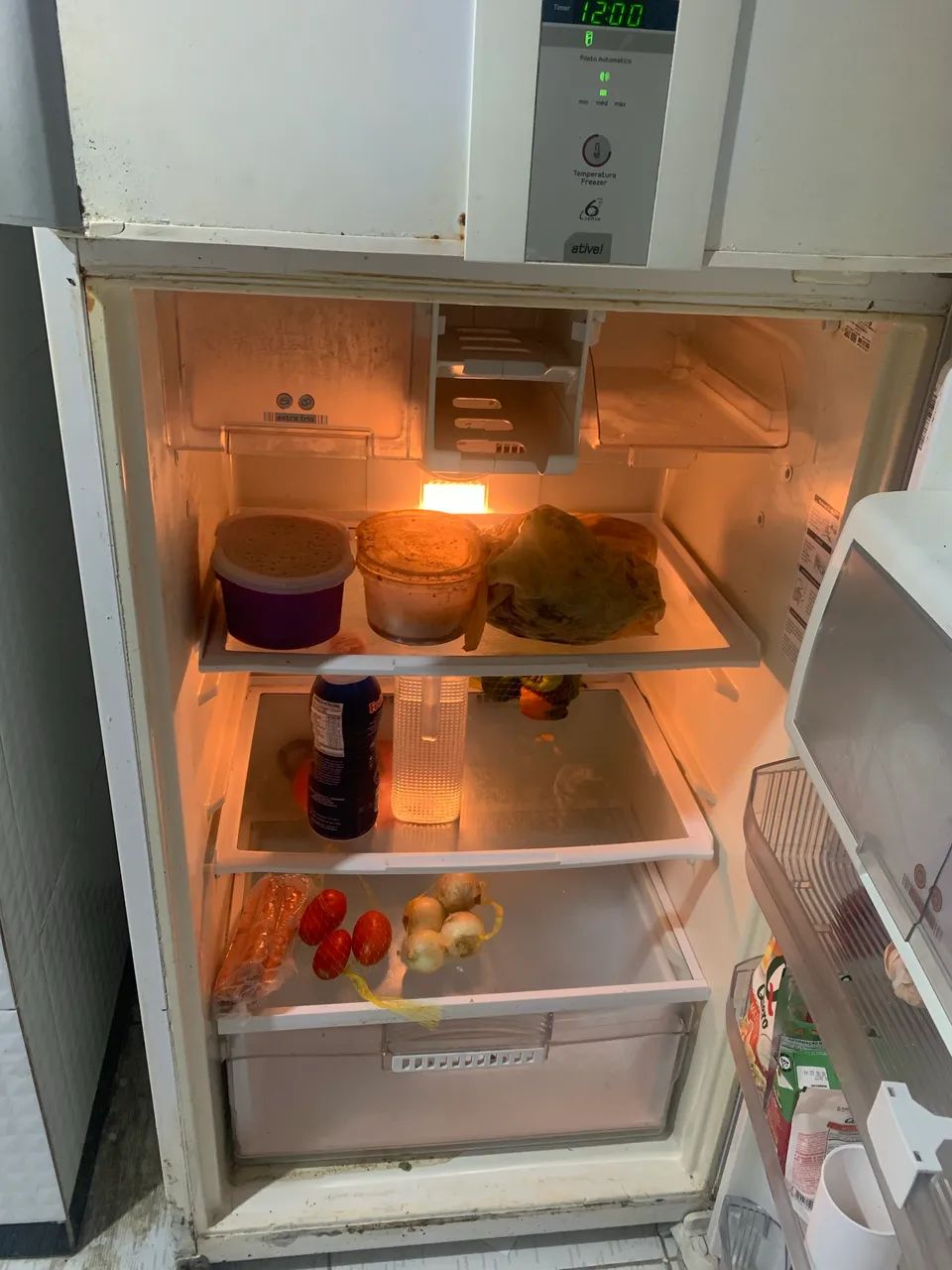 Vendo geladeira 