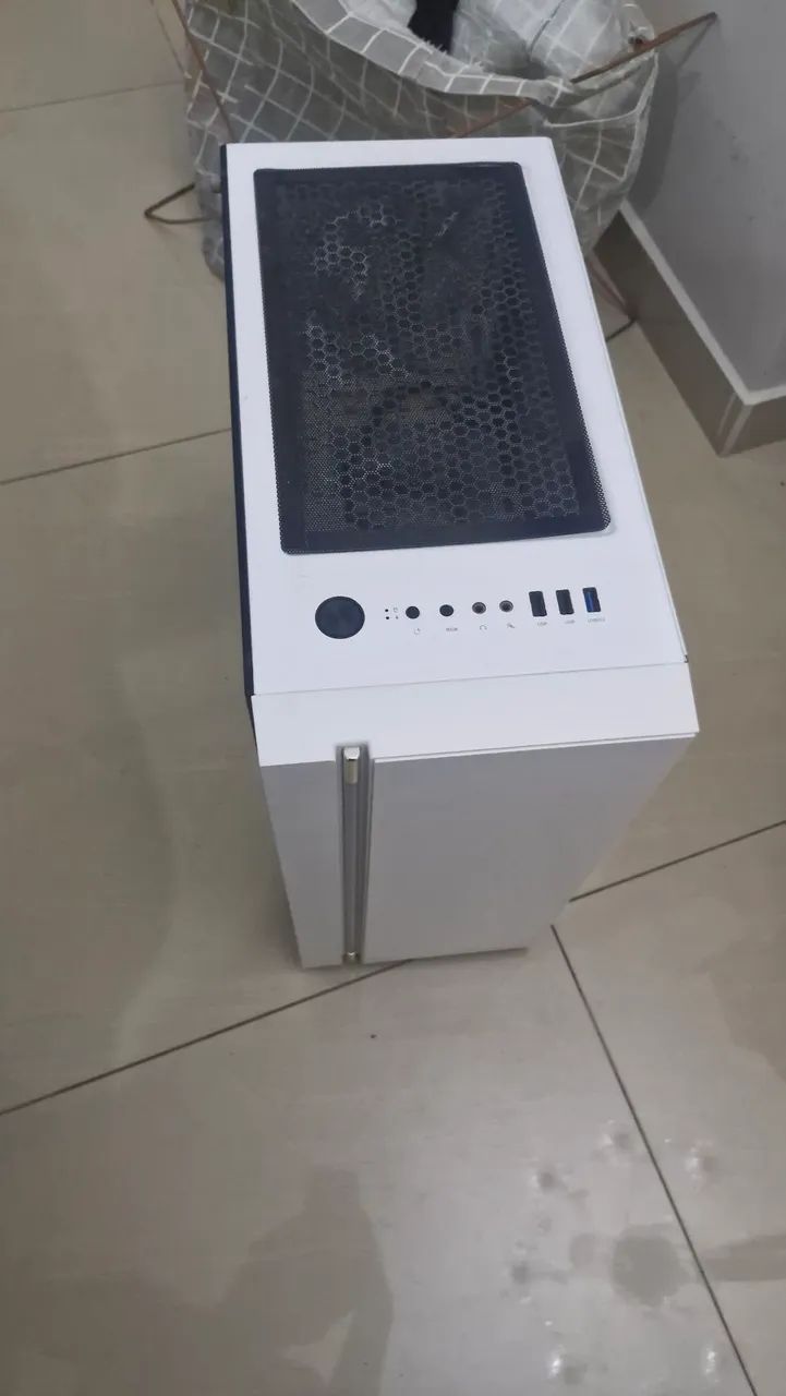 gabinete com rgb e lateral de vidro - Foto 3
