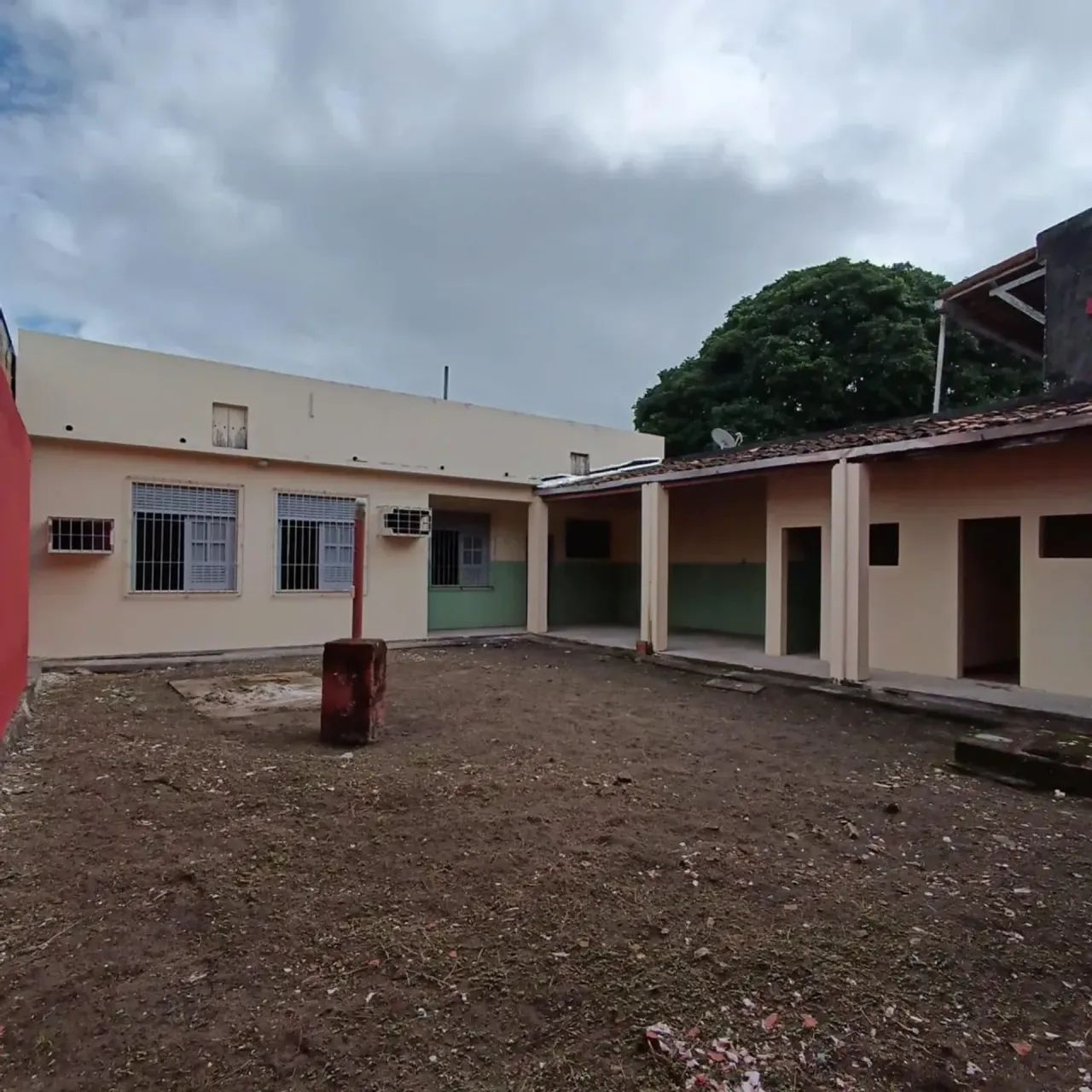Térrea para venda possui 90 metros quadrados com 3 quartos